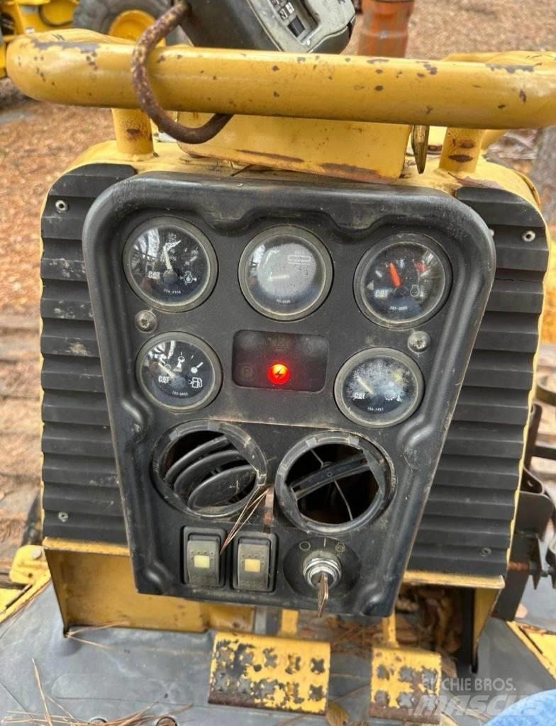 CAT D 3 G LGP بلدوزرات مجنزرة