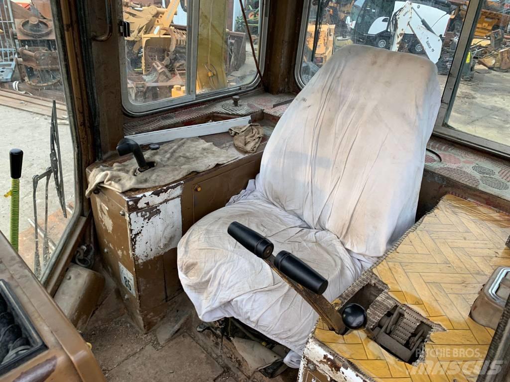 CAT D 4 H LGP II بلدوزرات مجنزرة