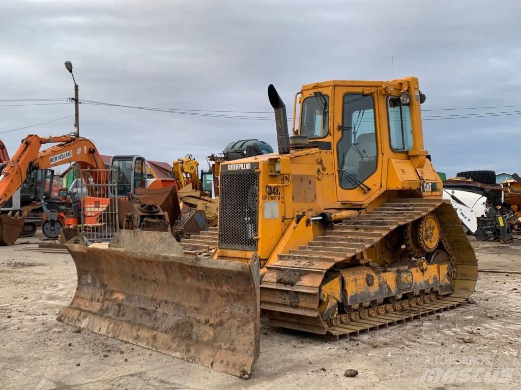 CAT D 4 H LGP II بلدوزرات مجنزرة