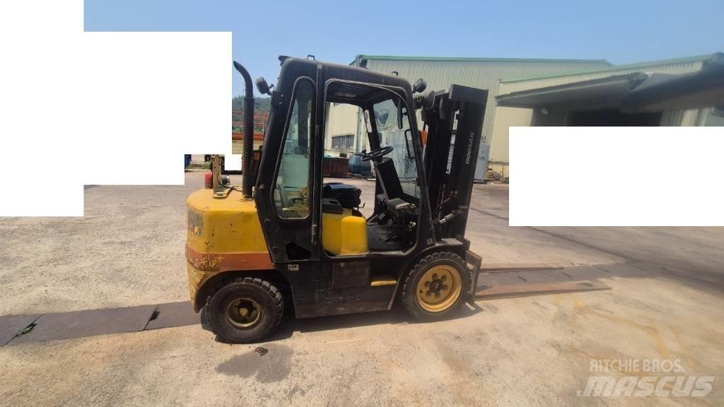 Hyundai D30 شاحنات ذات رافعات شوكية - أخرى