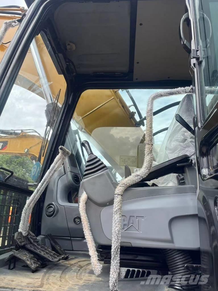 CAT 320 D حفارات زحافة