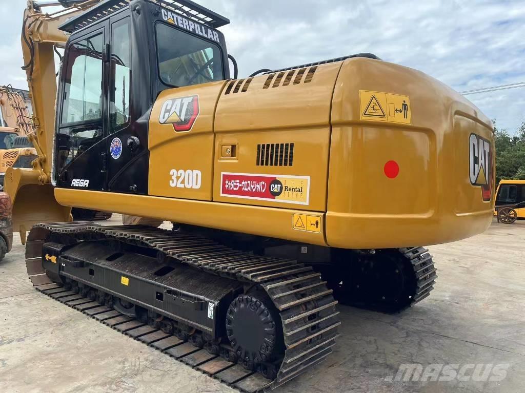 CAT 320 D حفارات زحافة