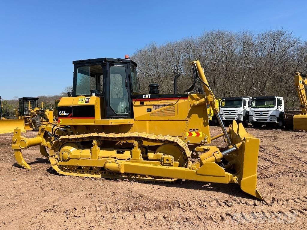 CAT D 6 G بلدوزرات مجنزرة