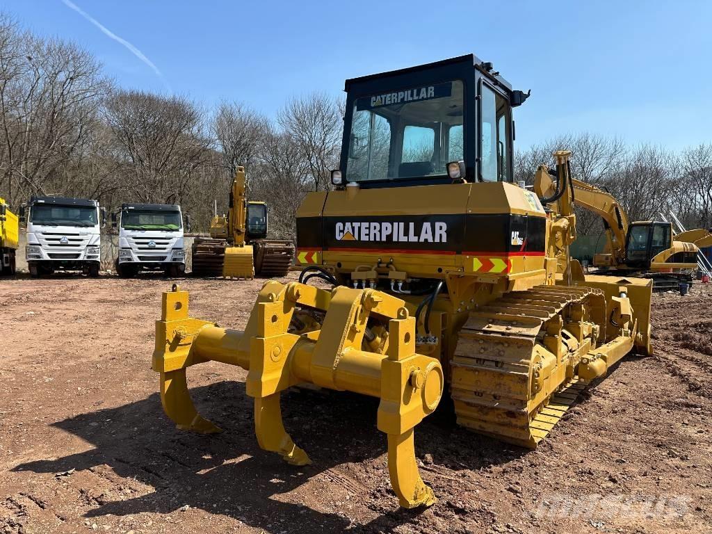 CAT D 6 G بلدوزرات مجنزرة