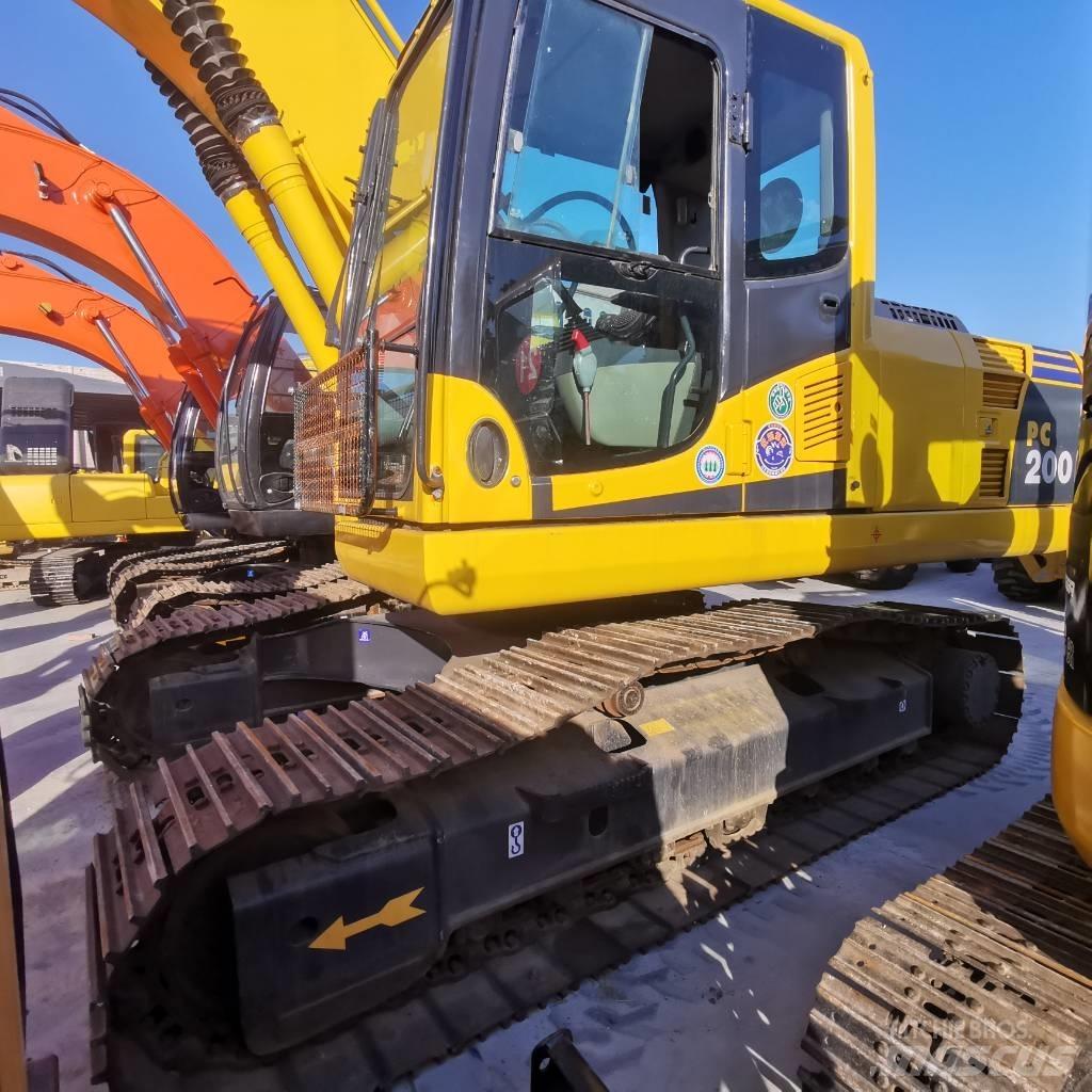 Komatsu PC 200-8 حفارات زحافة