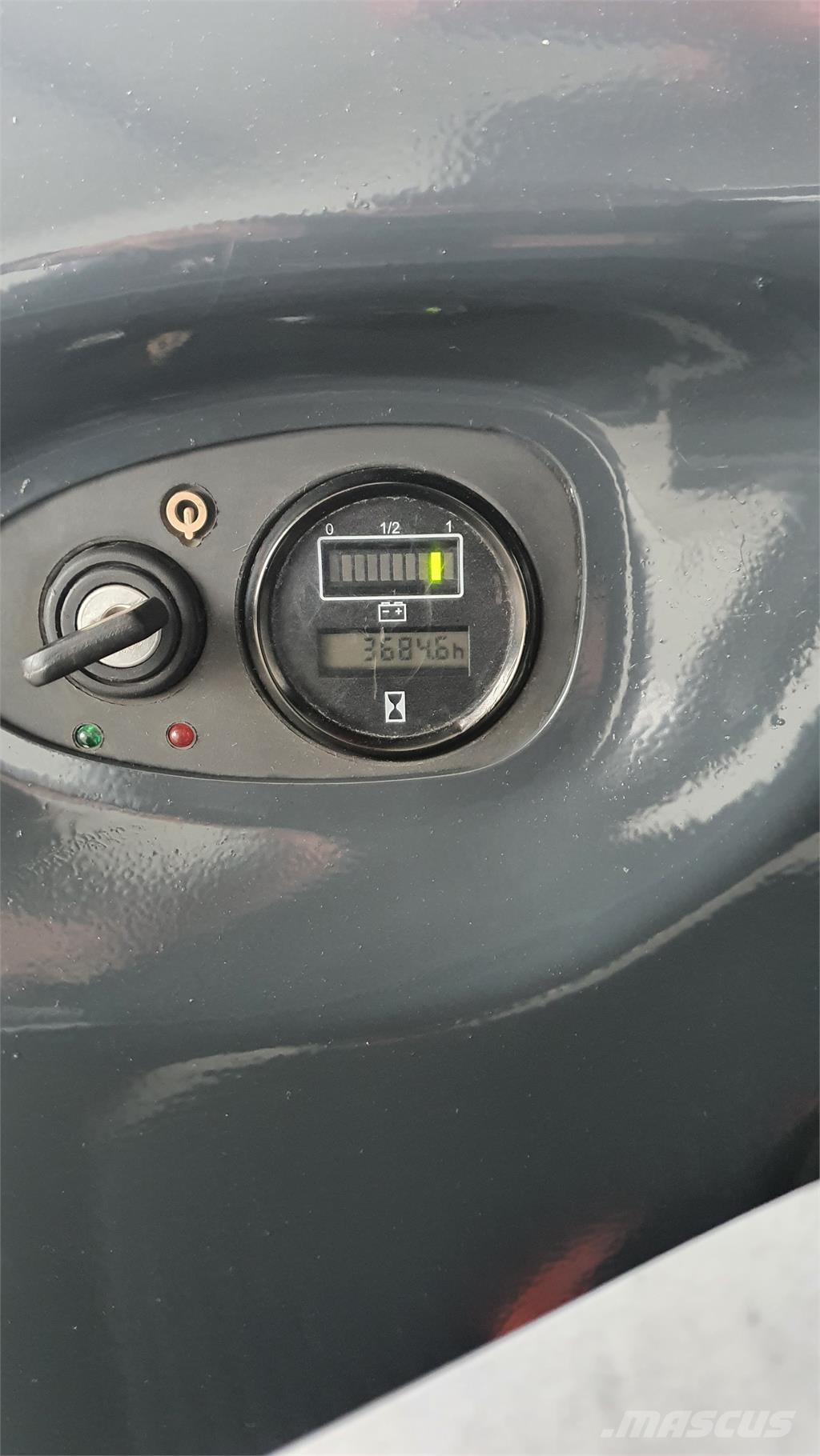 Linde L14AP شاحنات مناولة ذاتية الدفع