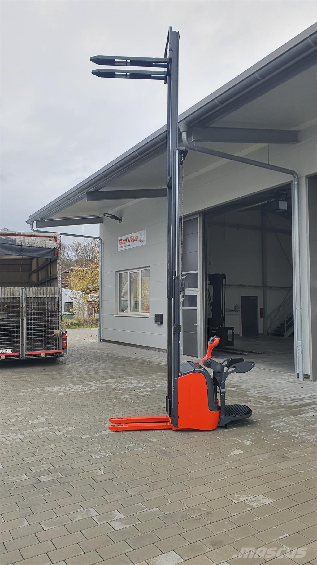 Linde L14AP شاحنات مناولة ذاتية الدفع