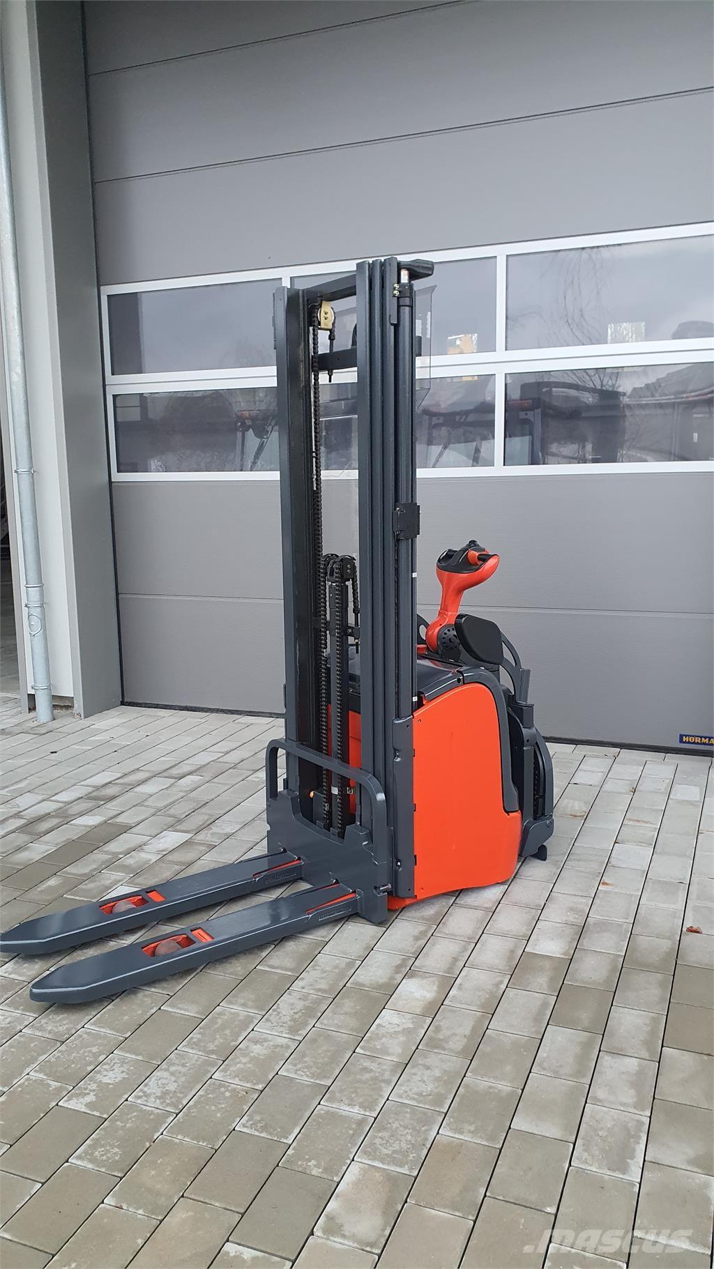 Linde L14AP شاحنات مناولة ذاتية الدفع
