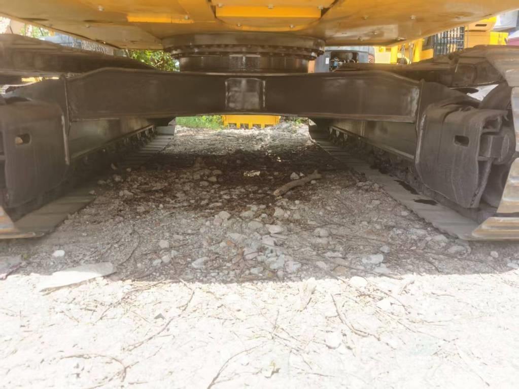 Komatsu PC 130 حفارات زحافة