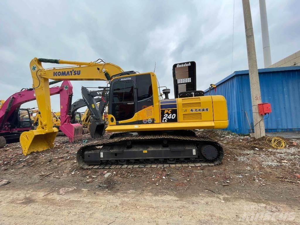 Komatsu PC 240 حفارات زحافة