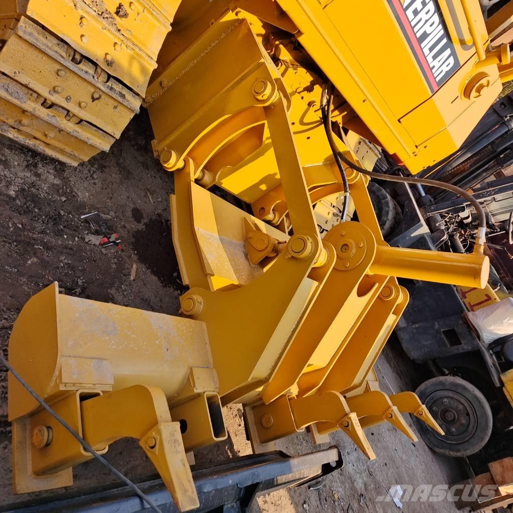 CAT D 6 M بلدوزرات مجنزرة