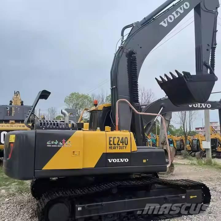 Volvo EC240D حفارات زحافة