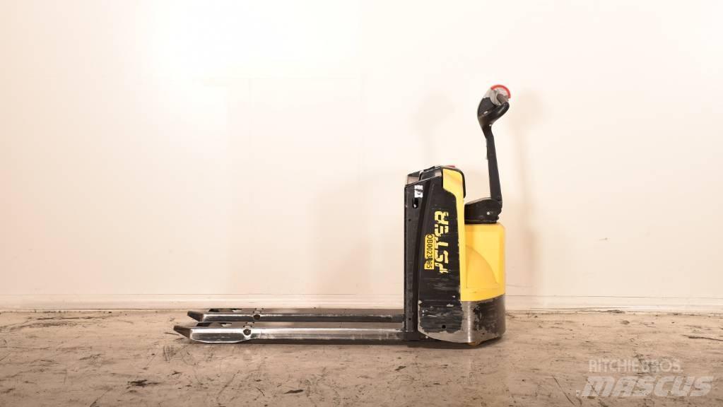 Hyster P 1.6 معدات الرفع منخفض المستوى