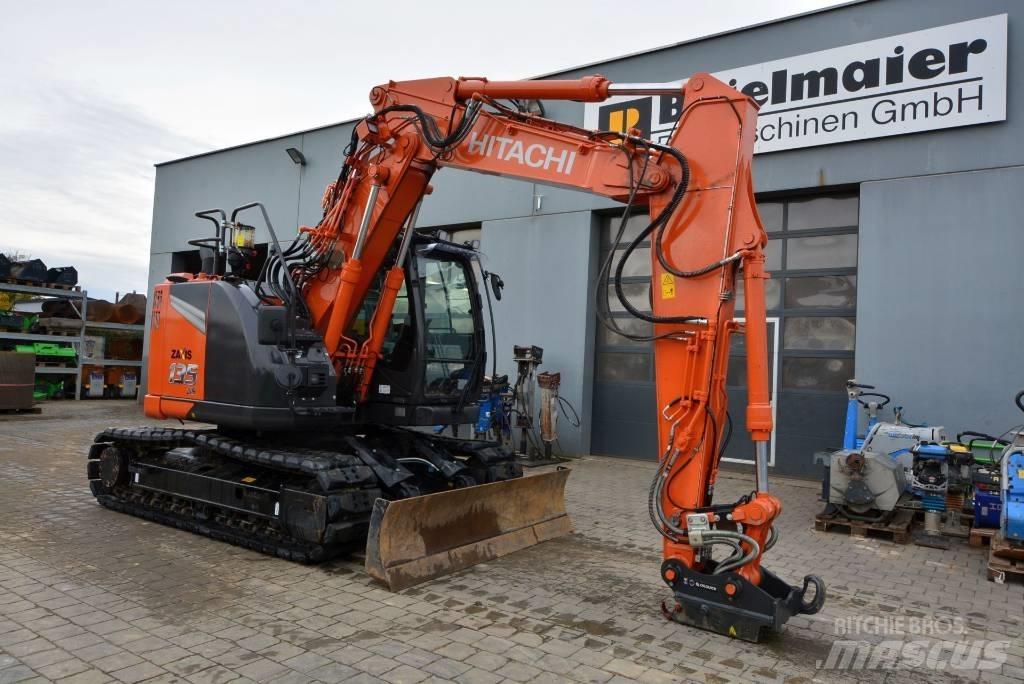 Hitachi ZX 135 US-7 حفارات زحافة