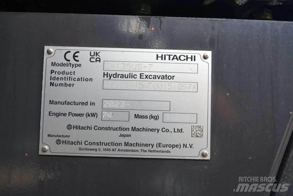 Hitachi ZX 135 US-7 حفارات زحافة
