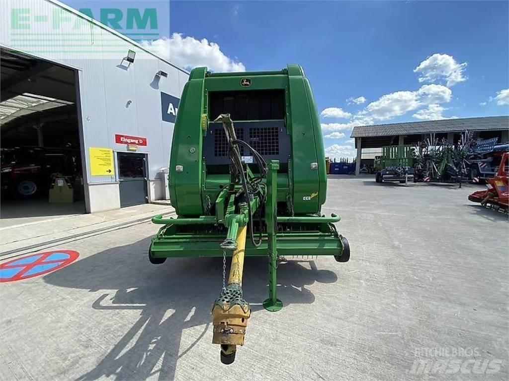John Deere 864 محزمات مربعة