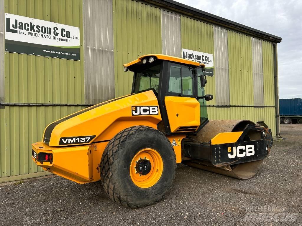 JCB VM 137 مداحل أحادية الأسطوانة