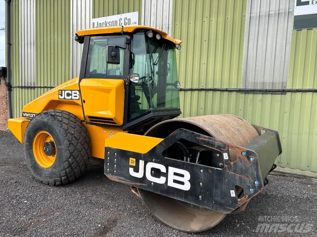 JCB VM 137 مداحل أحادية الأسطوانة