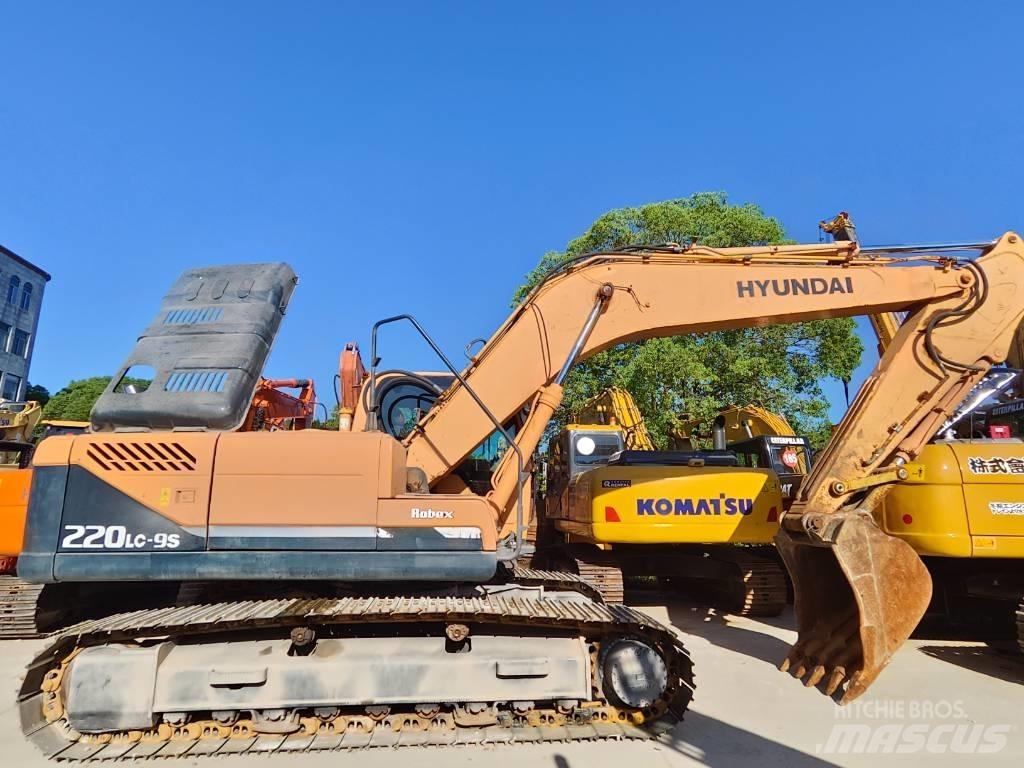 Hyundai Robex 220 LC حفارات زحافة