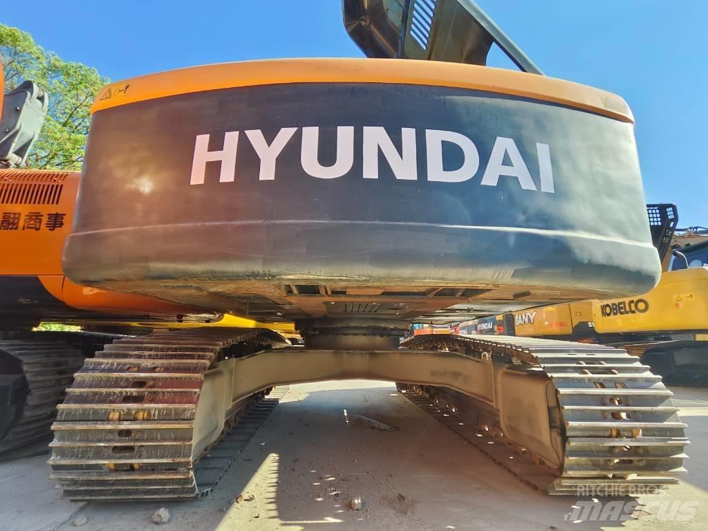Hyundai Robex 220 LC حفارات زحافة