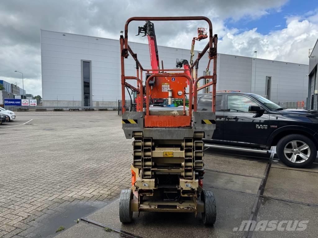 JLG 2646 ES رافعات مقصية الشكل
