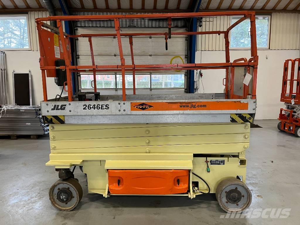 JLG 2646 ES رافعات مقصية الشكل
