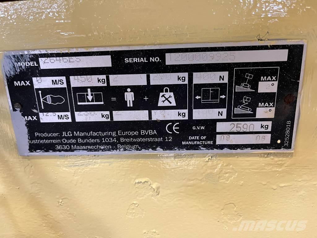 JLG 2646 ES رافعات مقصية الشكل