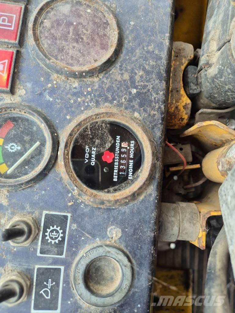 Volvo BM 4300 لوادر بعجل