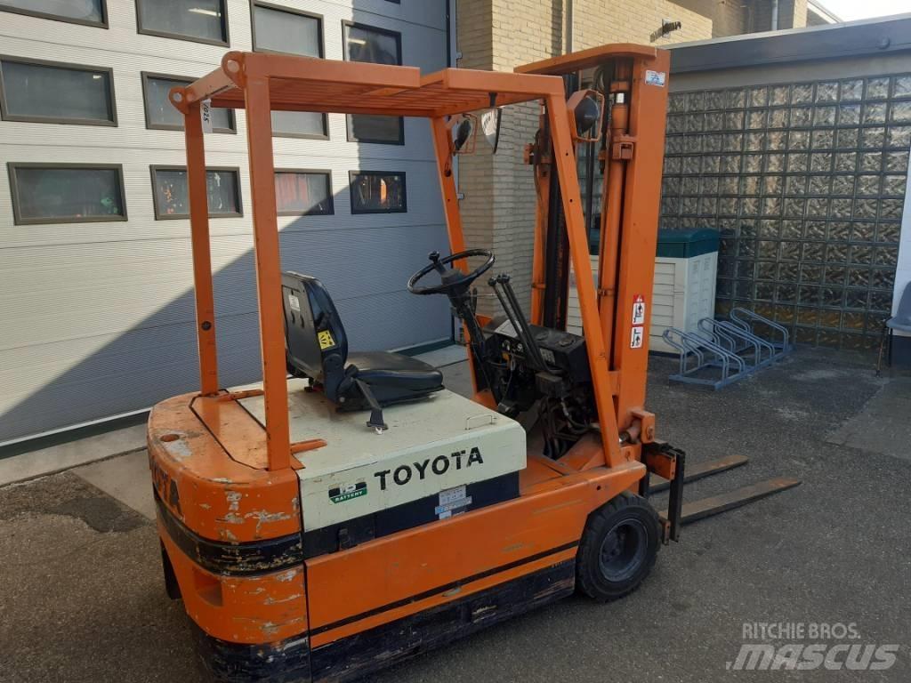 Toyota 2 FBE 18 شاحنات ذات رافعات شوكية تعمل بالكهرباء