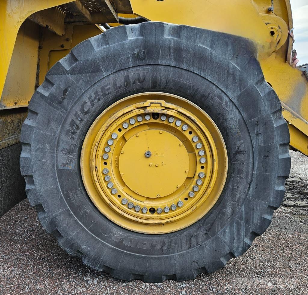 CAT 988 K لوادر بعجل