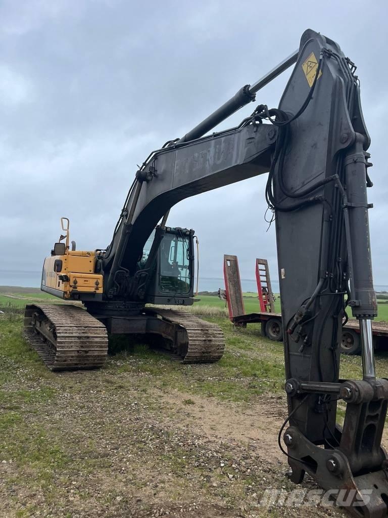 Volvo EC 290 C L حفارات زحافة