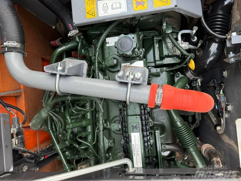 Hitachi ZX 130-7 حفارات زحافة