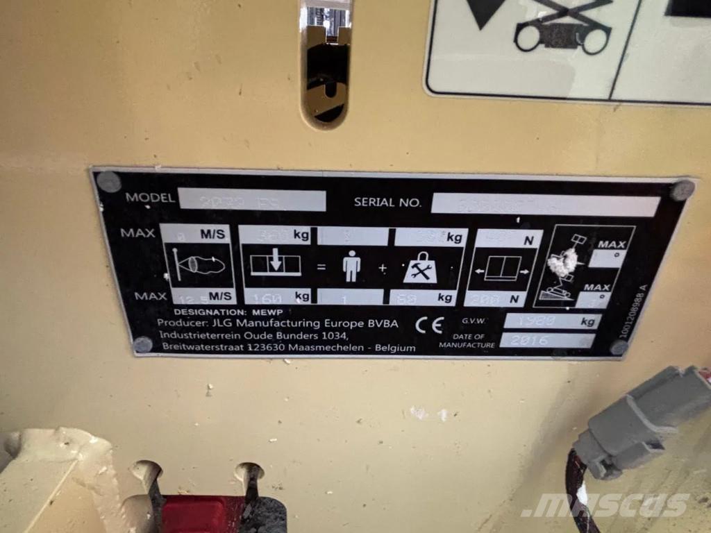 JLG 2032 ES رافعات مقصية الشكل