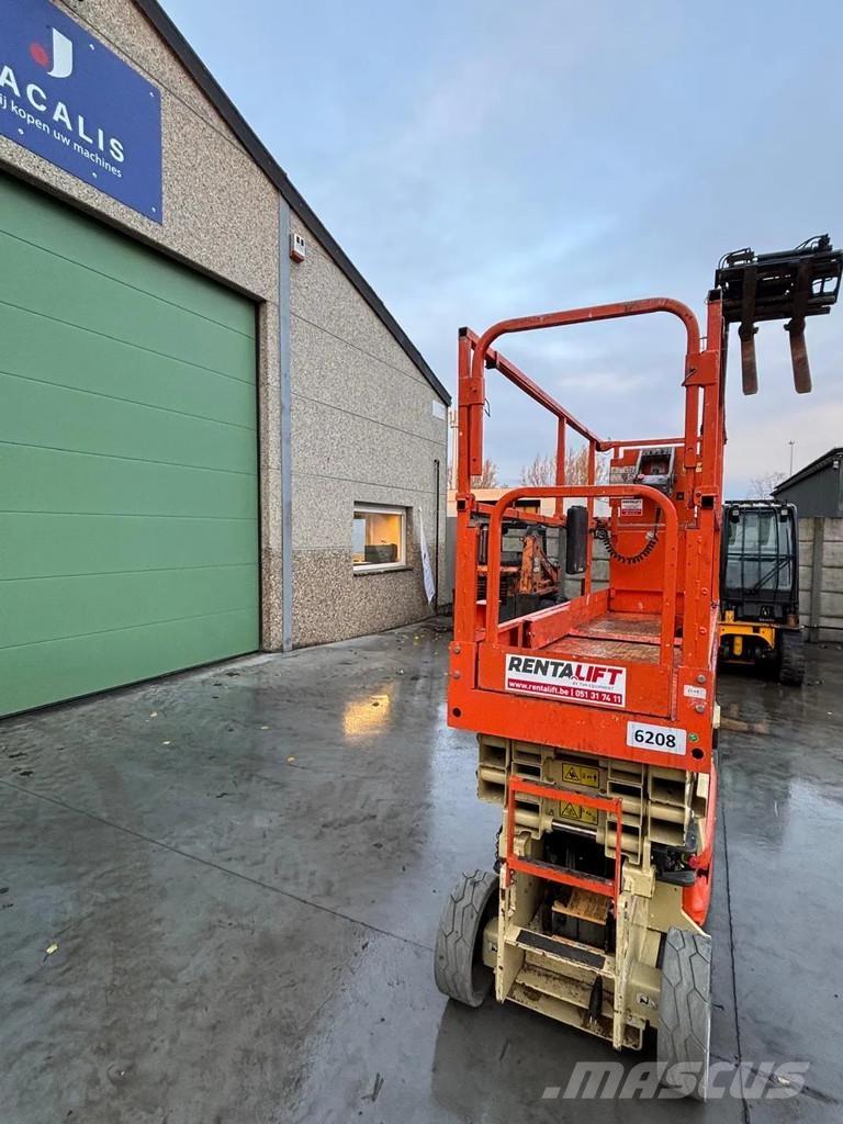 JLG 2032 ES رافعات مقصية الشكل