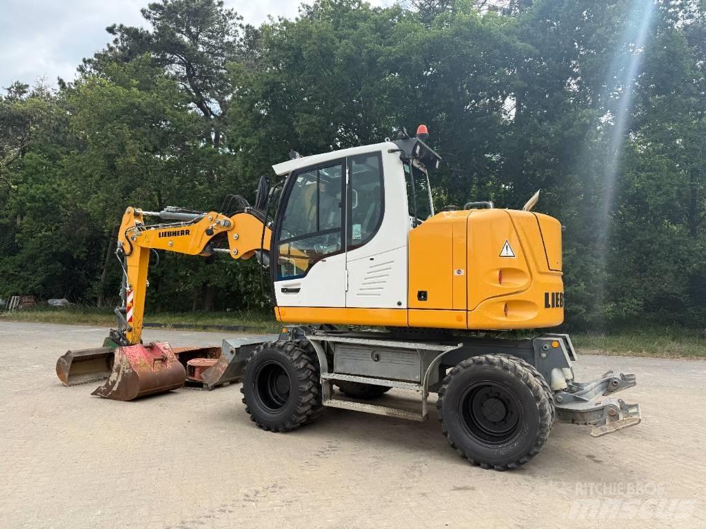 Liebherr A 910 Comp حفارات بعجل