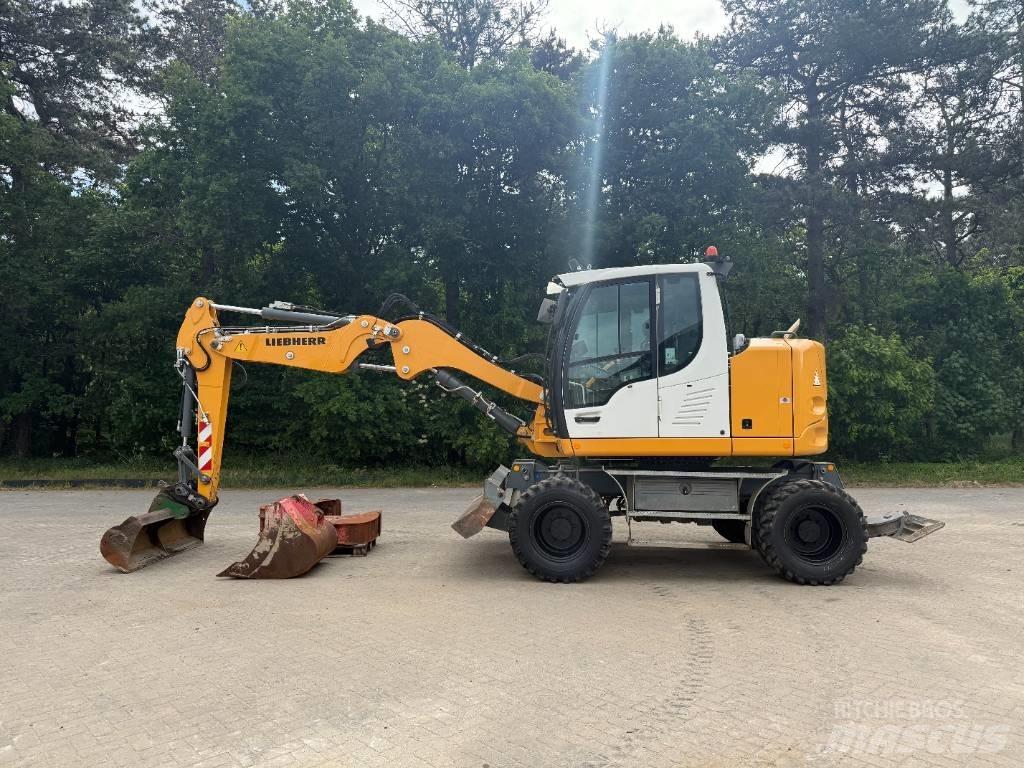 Liebherr A 910 Comp حفارات بعجل