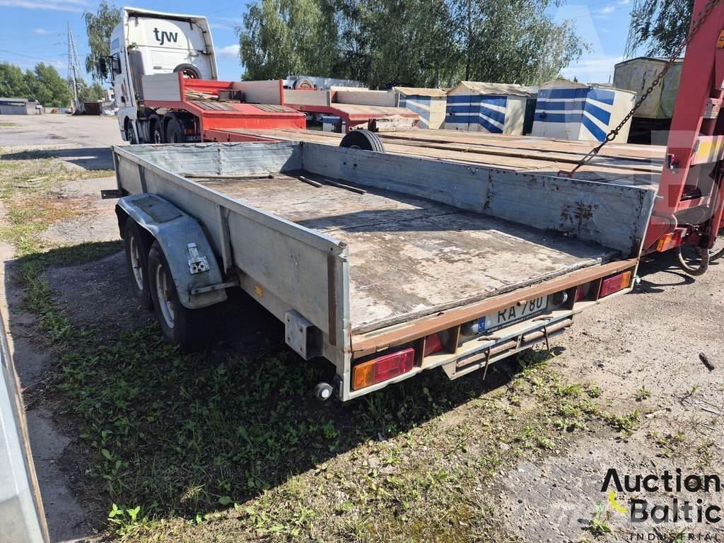 Tauras 3501-07 نصف مقطورات بباب جانبي