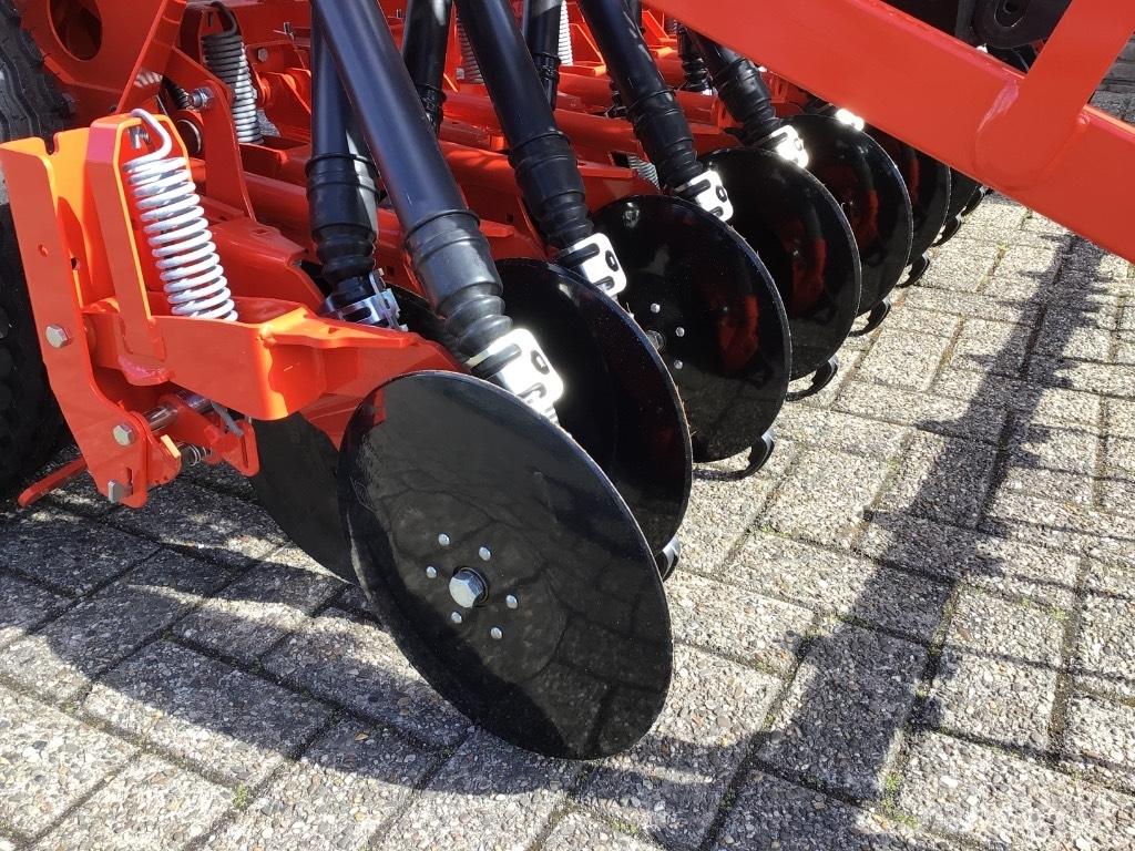 Kuhn Premia 300-24MD مثاقيب