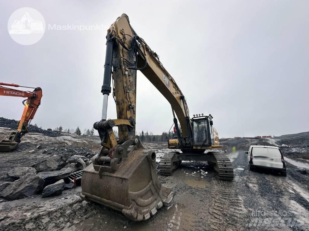 CAT 352 حفارات زحافة