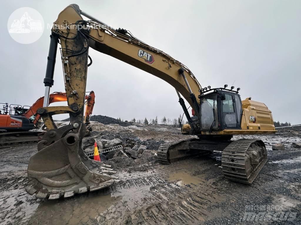 CAT 352 حفارات زحافة