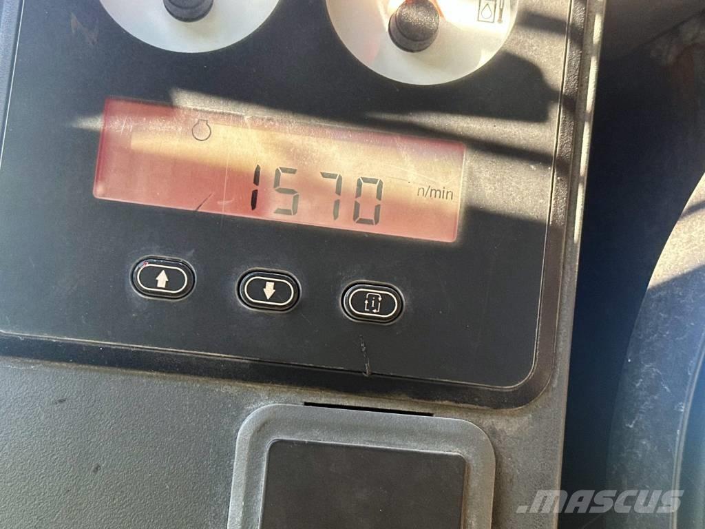 CAT 246 C لوادر انزلاقية التوجيه