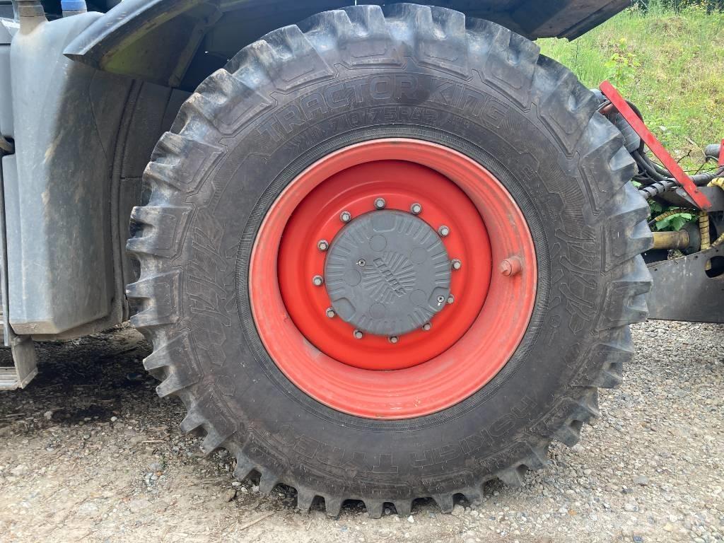 CLAAS XERION 4500 VC الجرارات