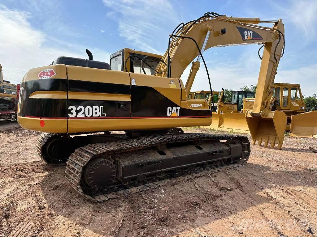 CAT 320B حفارات زحافة