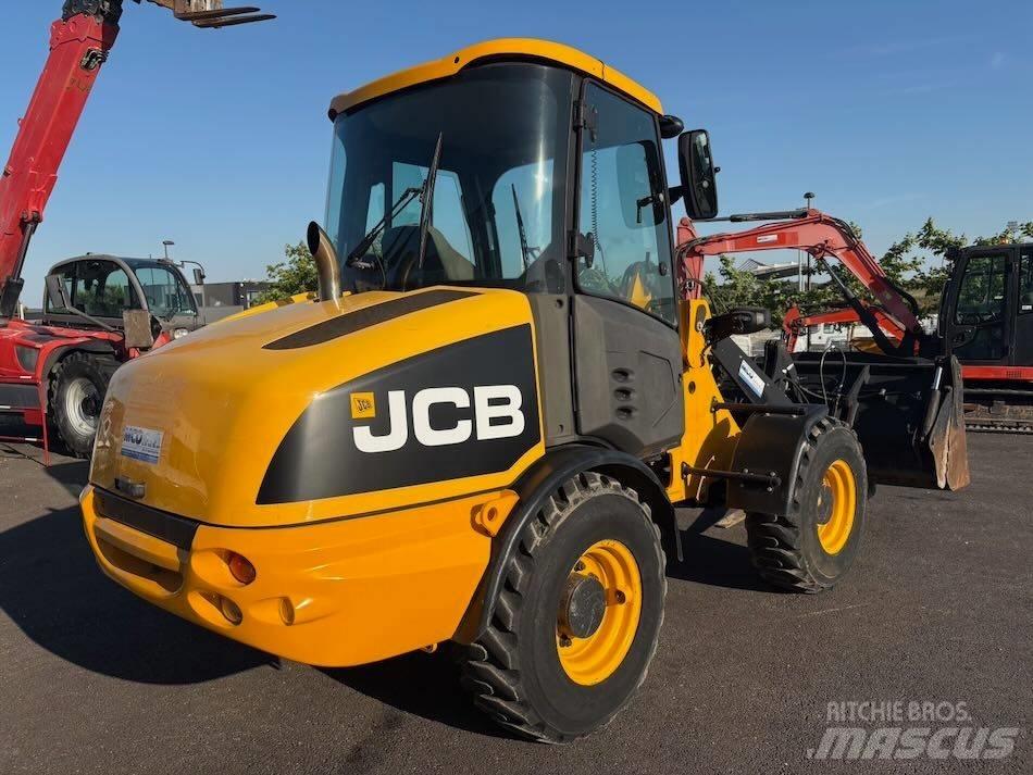 JCB 406 لوادر بعجل