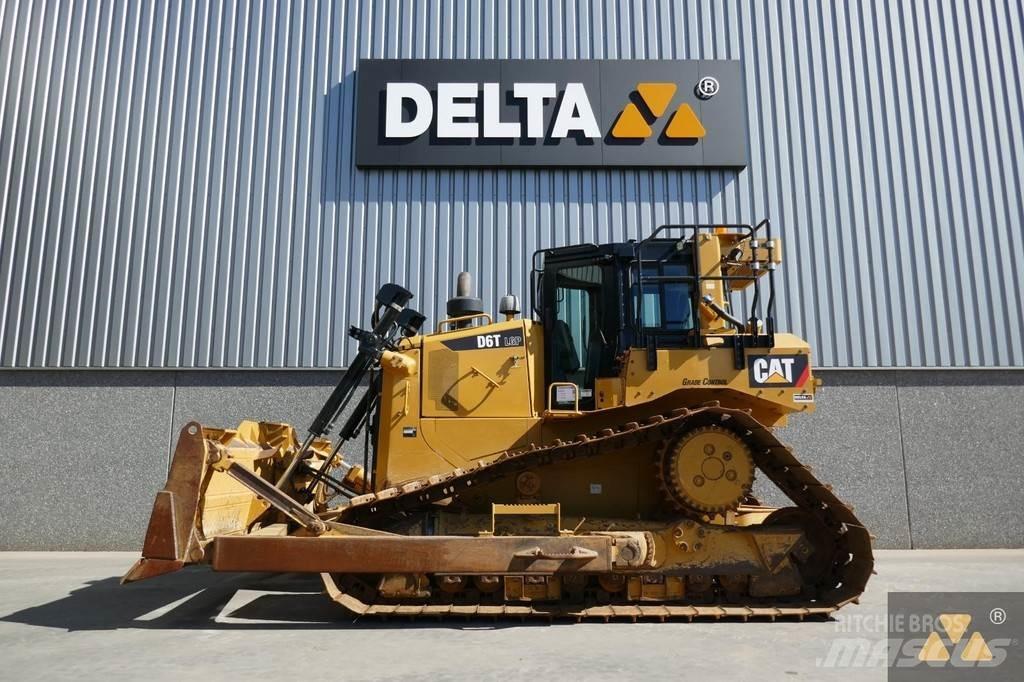 CAT D6T LGP بلدوزرات مجنزرة