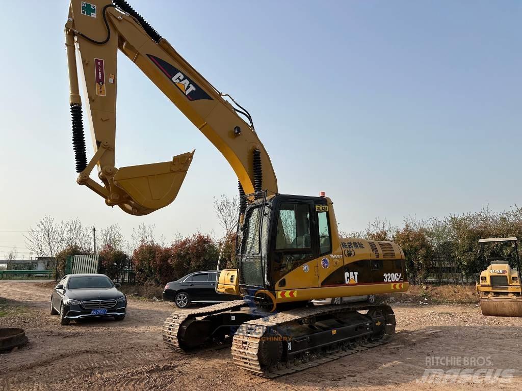 CAT 320 C L حفارات زحافة