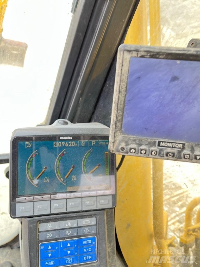 Komatsu PC 240 LC-7 حفارات زحافة