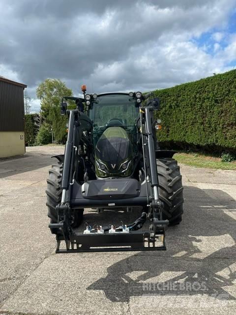Valtra G 125 الجرارات