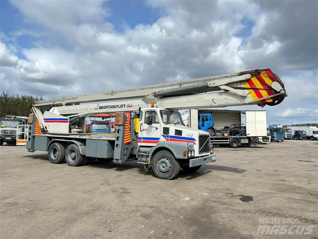 Volvo N12-1-V-6X2 شاحنات الرافعات