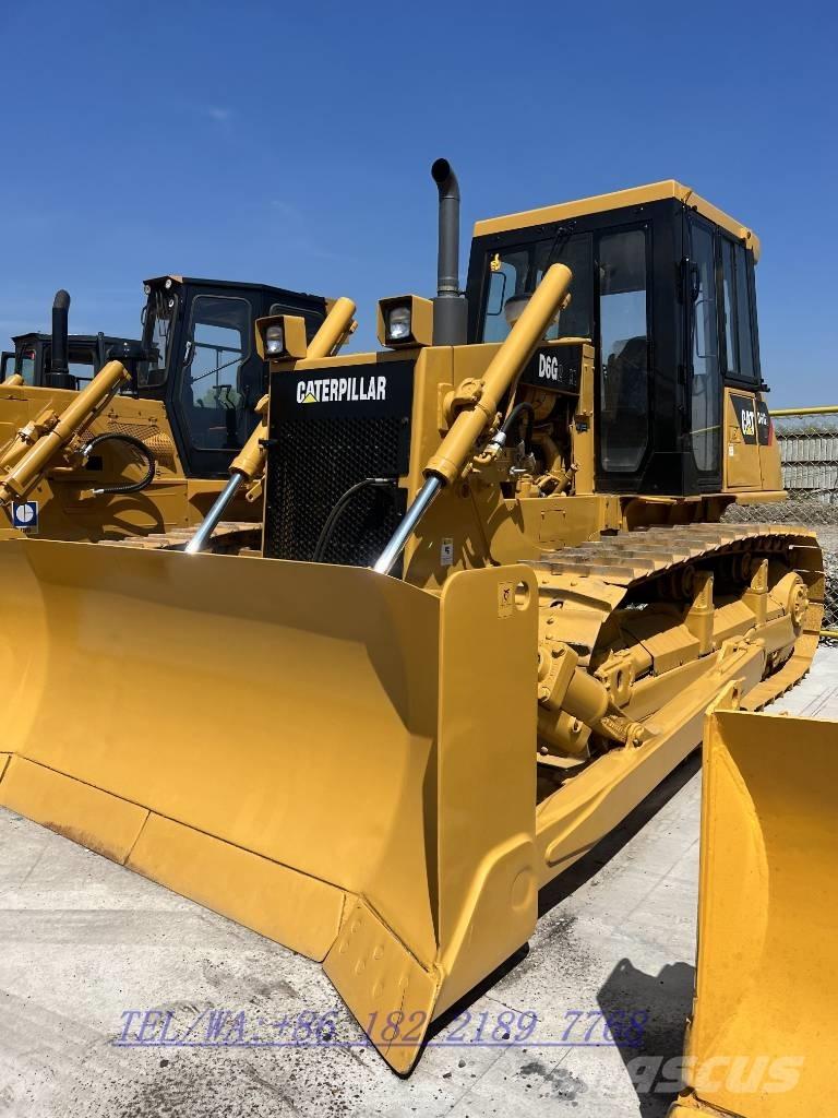 CAT D 6 G بلدوزرات مجنزرة